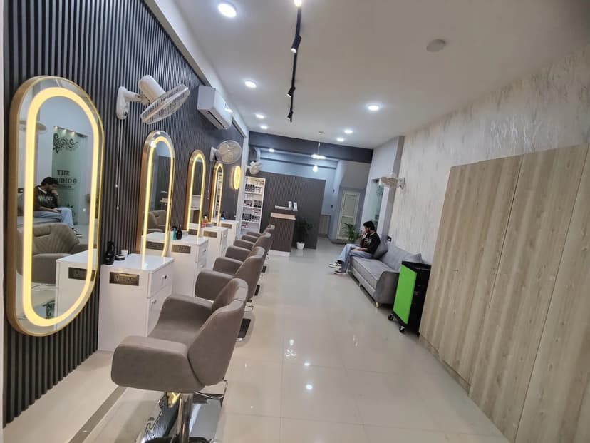 The Studio 11 Unisex Salon