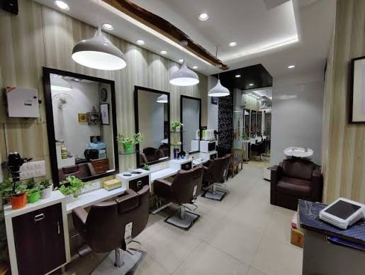 Styling chairs and mirrors